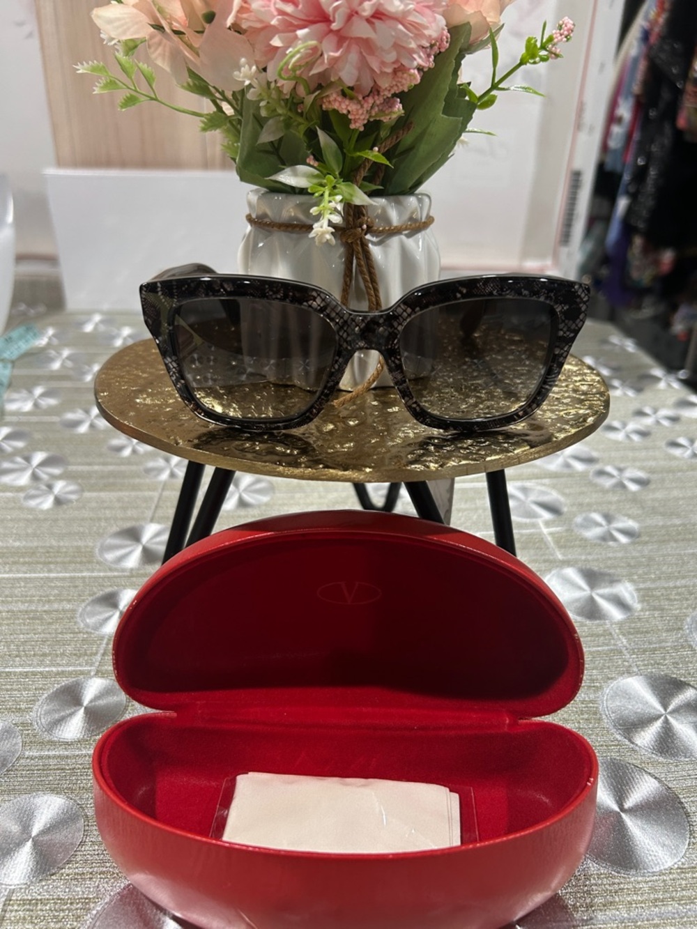 7009. Authentic Valentino Elegant Black Lace Sunglasses. V667S - Picture 1 of 8